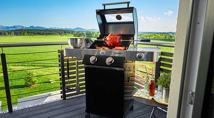 Gasgrill BBQ-Station Videro G2 auf dem Balkon