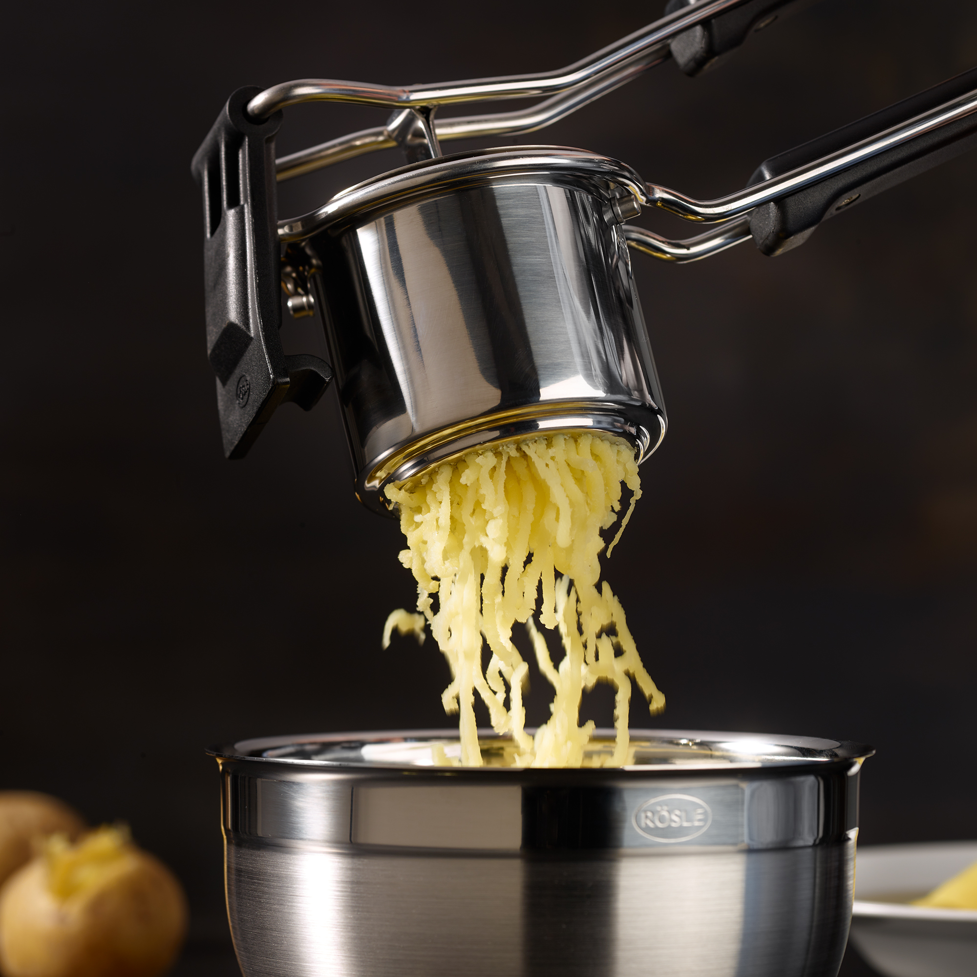 RÖSLE potato ricer Stainless steel potato ricer, presses potatoes into fine strips.