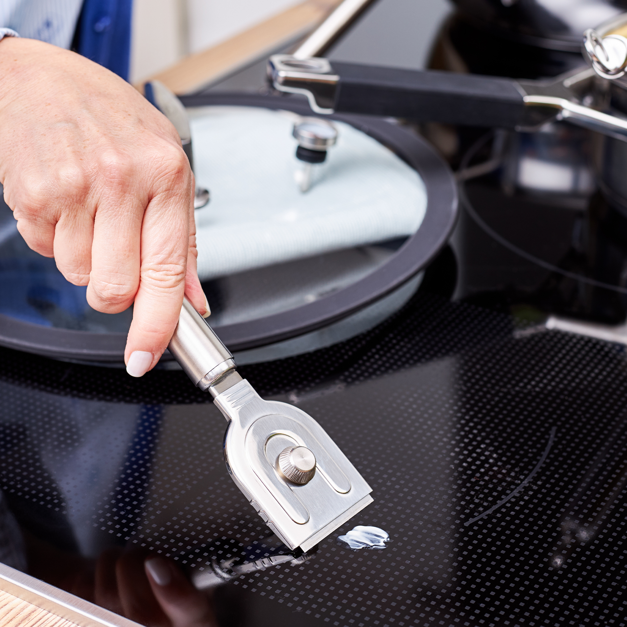 RÖSLE glass ceramic hob cleaner Stainless steel glass ceramic hob cleaner is used to clean a hob surface.