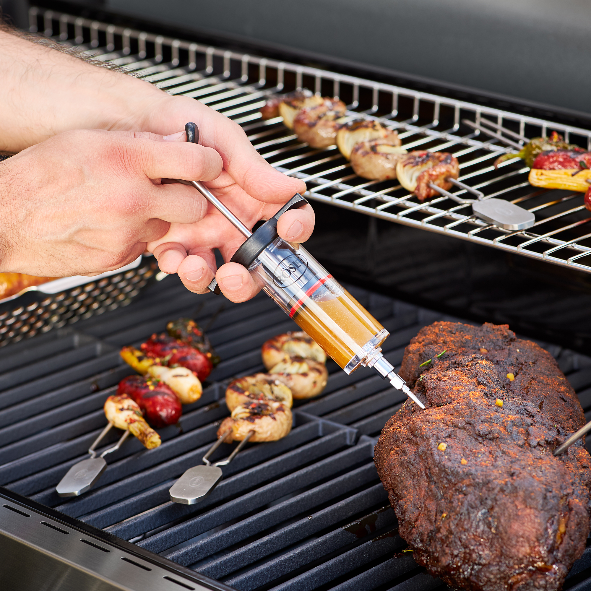 RÖSLE marinade syringe in action Marinating syringe is used to inject marinade into a piece of meat while barbecue skewers...
