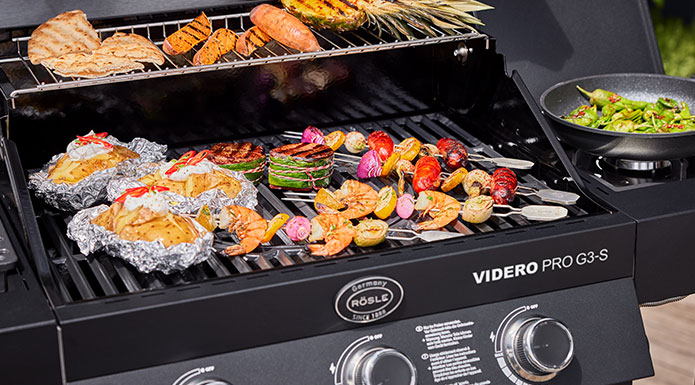 Hochwertiger Grill Verschiedenes Grillgut auf dem Videro PRO G3-S
