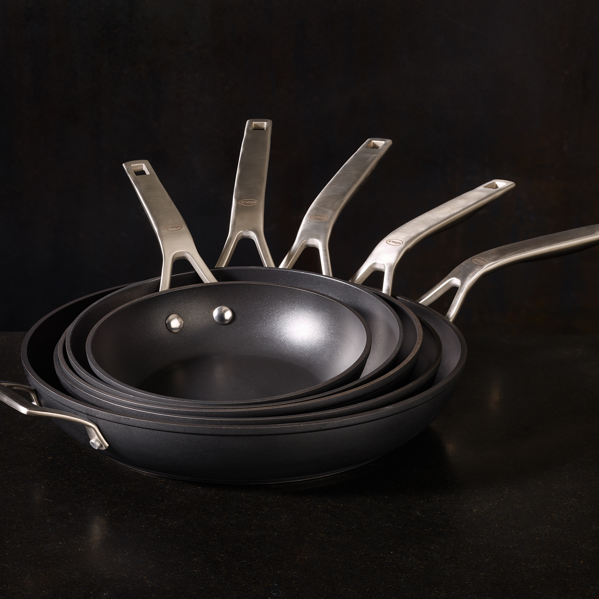 RÖSLE Bratpfannen-Set Bratpfannen-Set in Schwarz mit Edelstahlgriffen, stapelbar, verschiedene Größen.