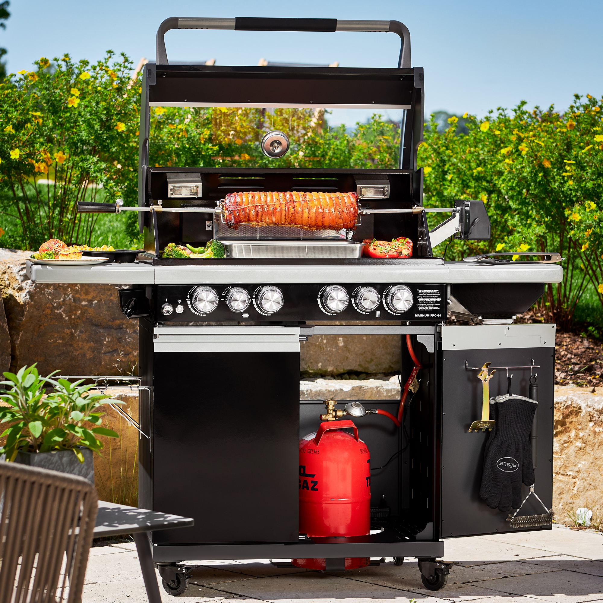 RÖSLE Gasgrill Magnum PRO G4 Gasgrill BBQ Station Magnum PRO G4 mit Rotisserie, Grillfläche und Seitenablage, schwarz,...