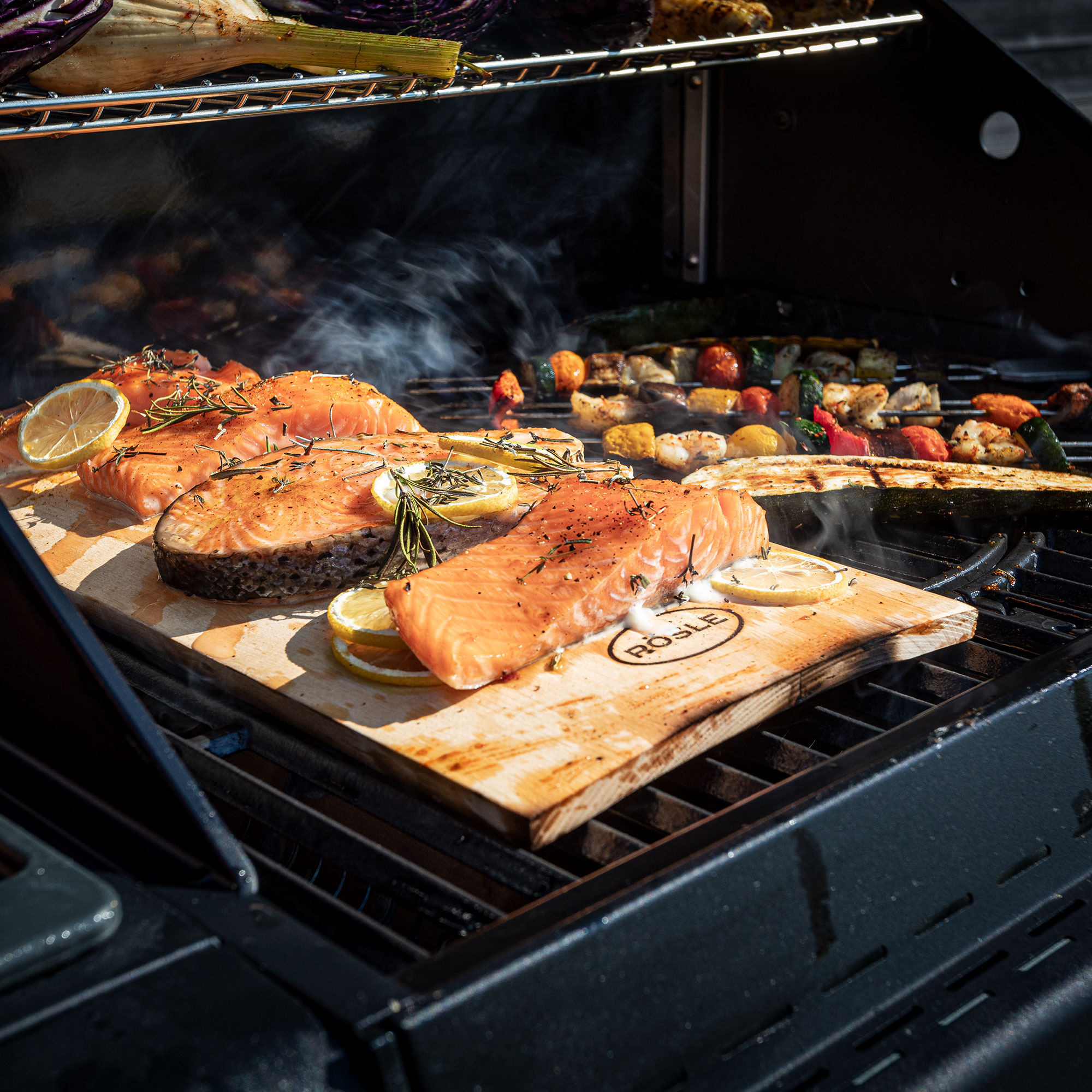 Gutschein BBQ Gegrilltes Lachsfilet auf der Aromaplanke