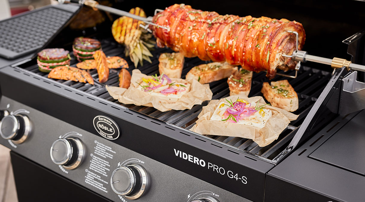 Profi Grillen Drehspieß und leckere Lebensmittel auf dem Videro PRO G4-S