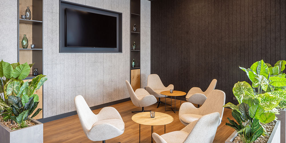 Grill-und Kochschule Bildschirm und Sessel in der Kochschule