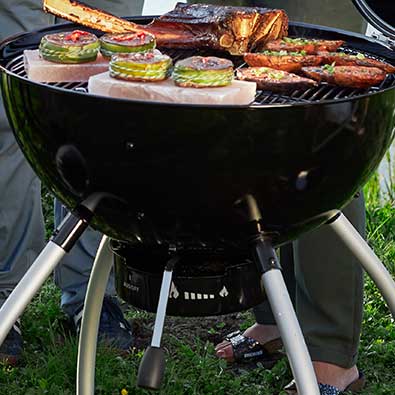 Holzkohle-Kugelgrill No.1 Sport F50 Holzkohle-Kugelgrill No.1 Sport F50 mit Steaks