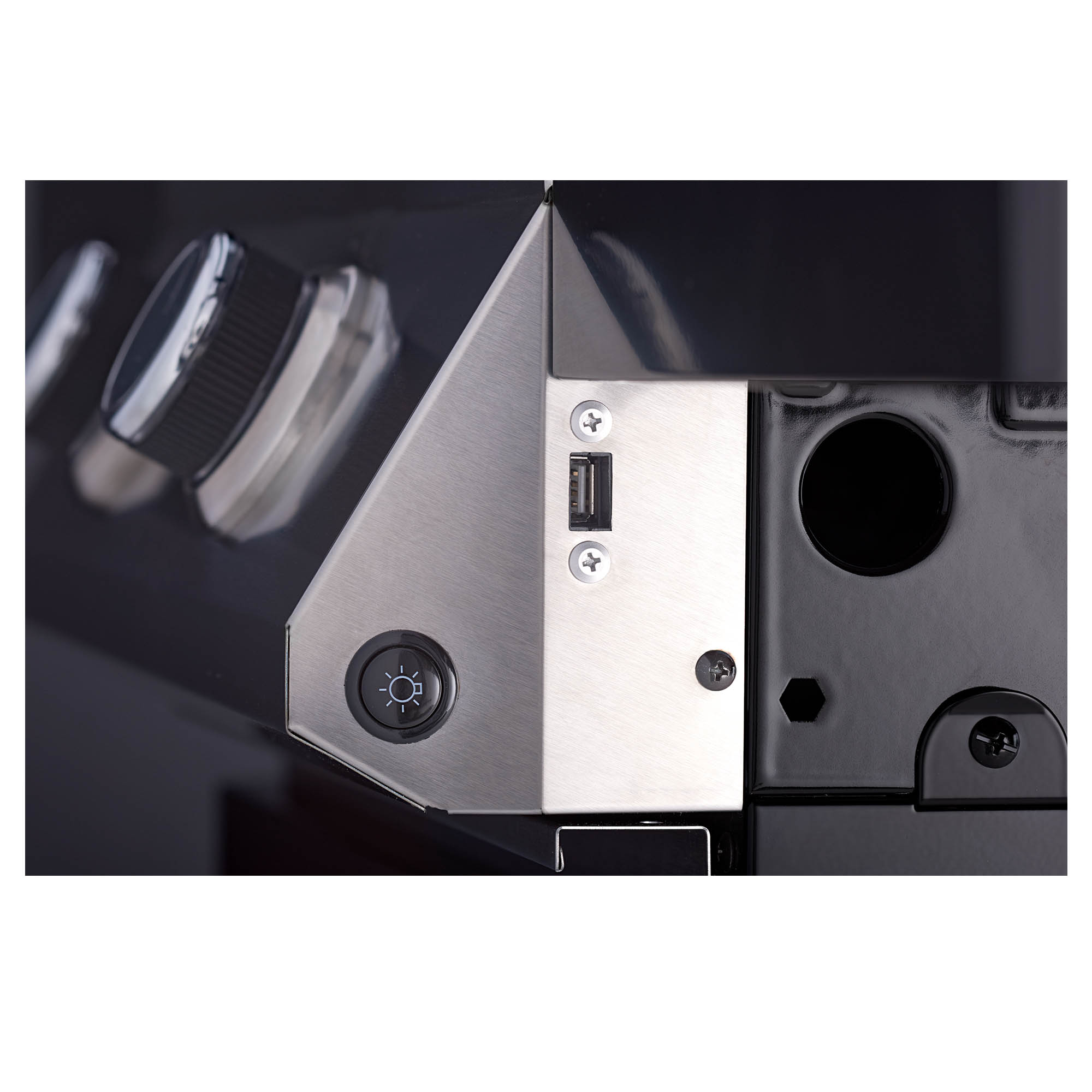 Detailansicht RÖSLE Gasgrill Artiso G2 Detailansicht des Gasgrills Artiso G2 in Schwarz, zeigt Bedienelemente und USB-Anschluss.