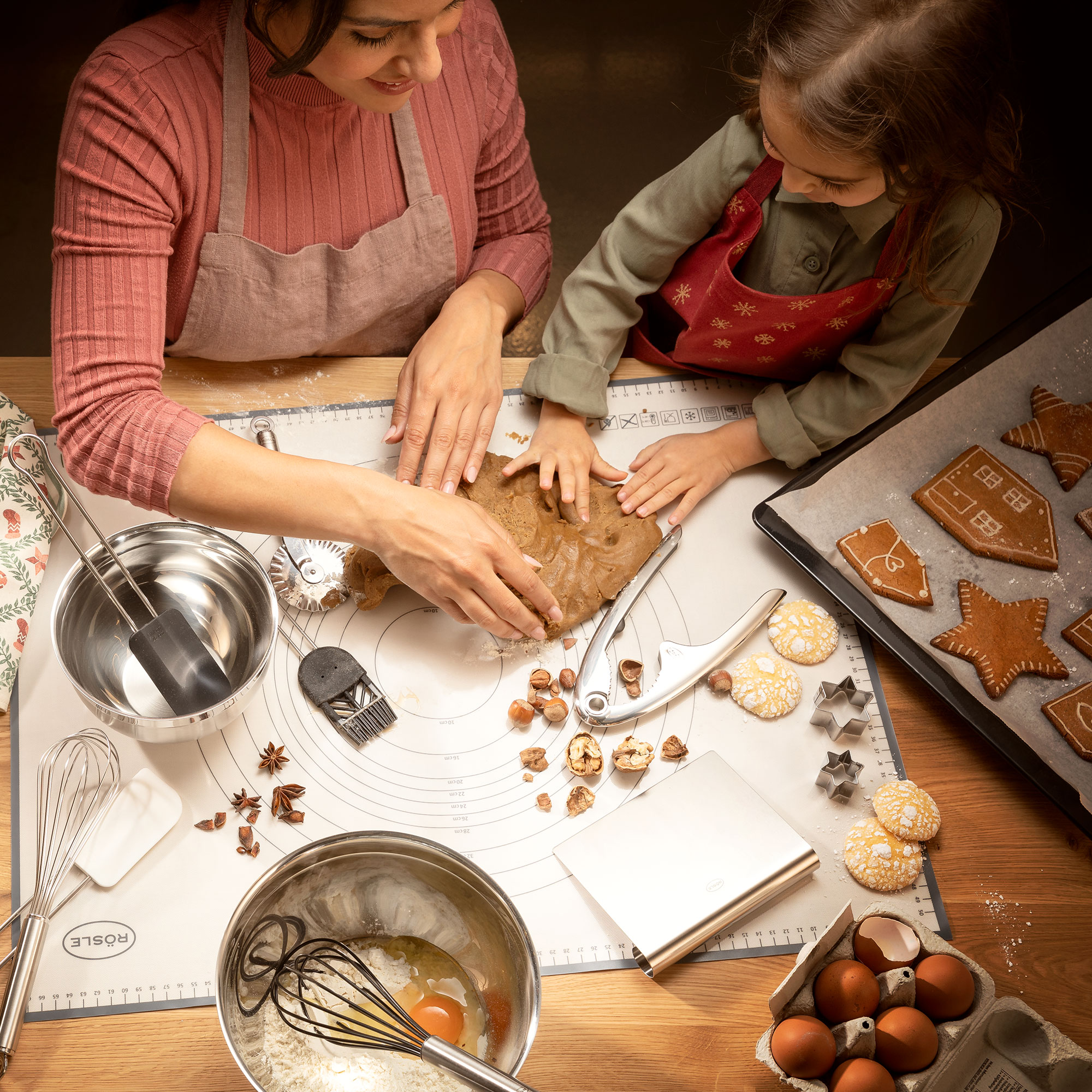 Gutschein Küche Mutter und Tochter backen gemeinsam Plätzchen