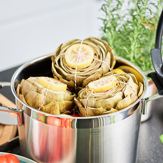 Cooked artichokes in the Silence Pro soup and vegetable pot 