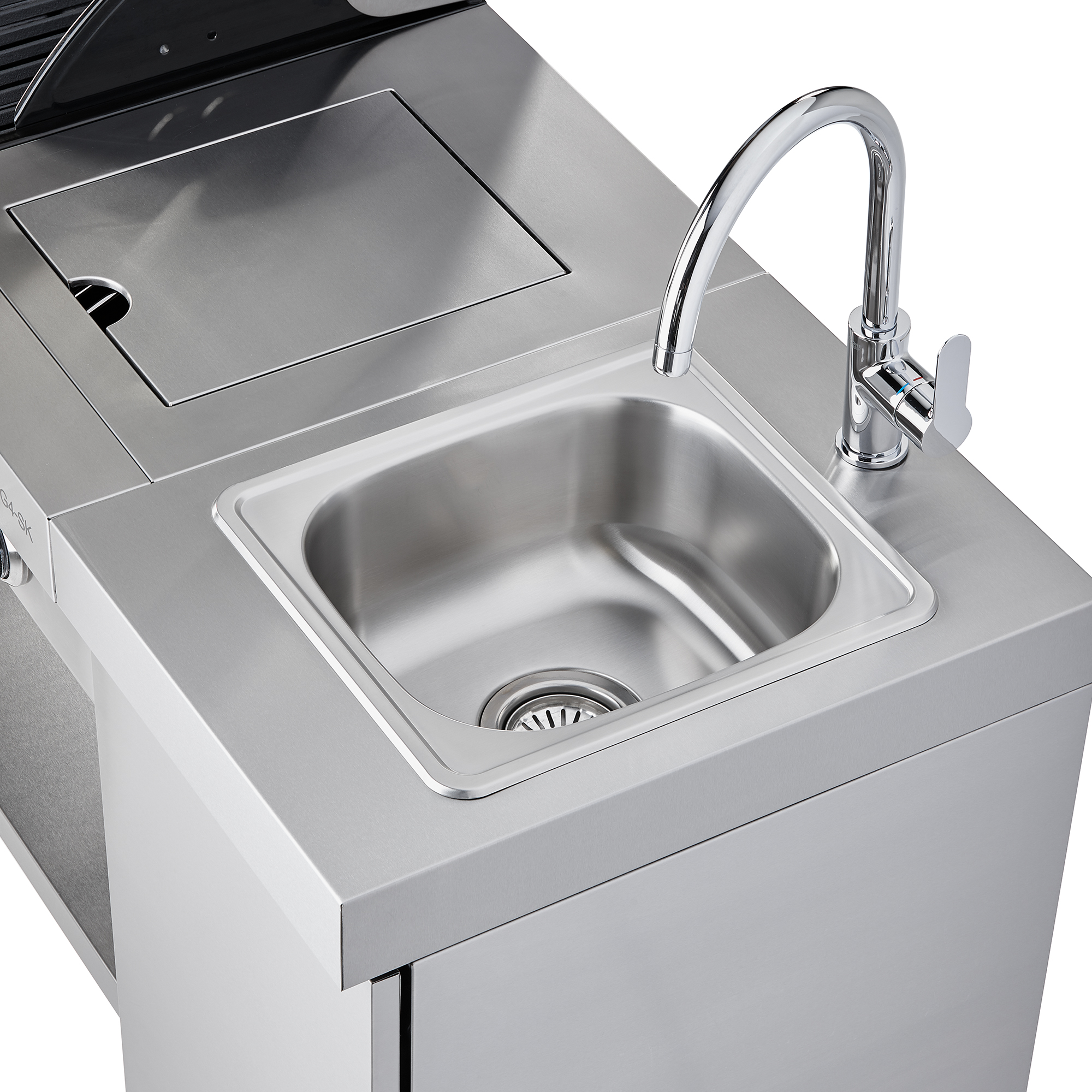 Edelstahl-Spüle der RÖSLE BBQ-Station Edelstahl-Spüle mit Wasserhahn, integriert in eine BBQ-Station.