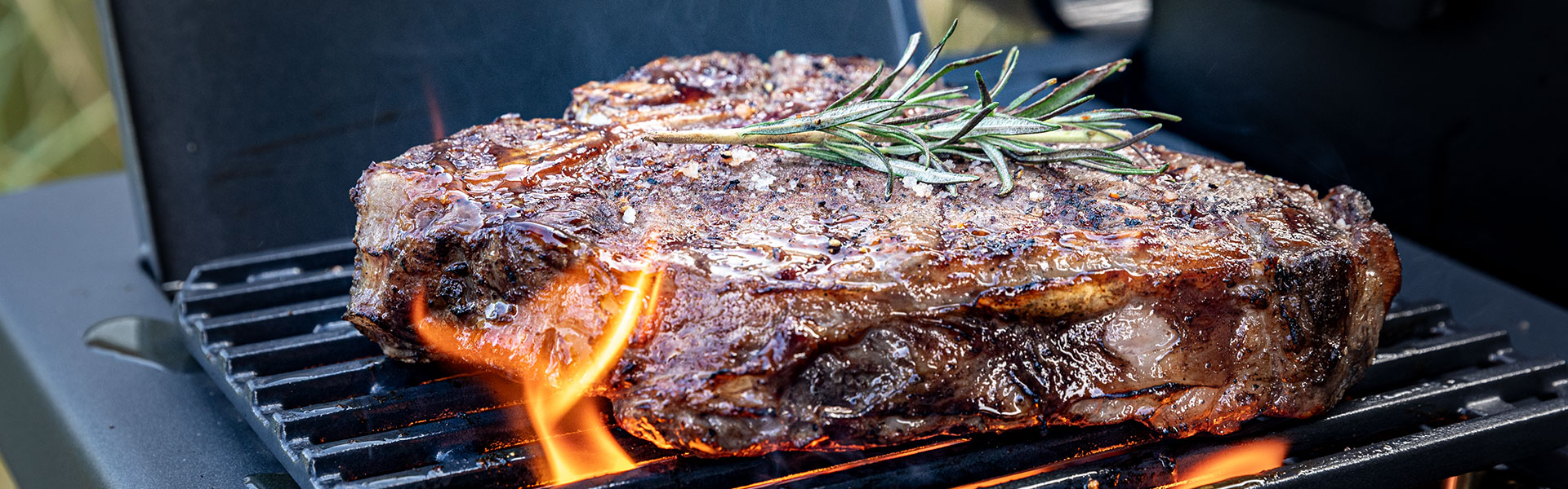 Steak auf der Primezone des BLAZEFLAME Grills