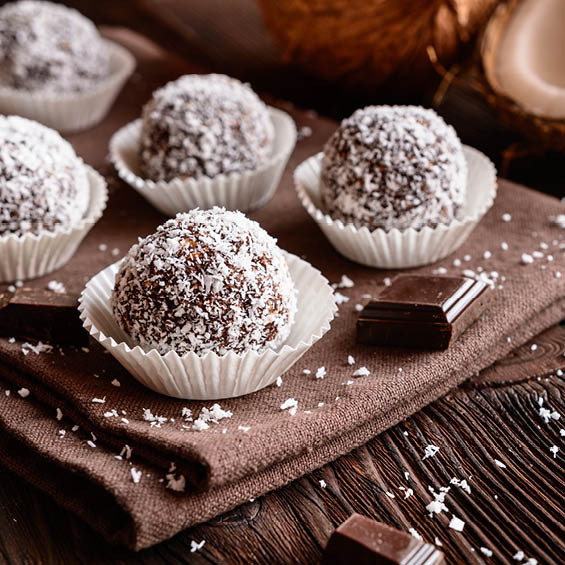 Rumkugeln mit Kokos Rumkugeln mit Kokos