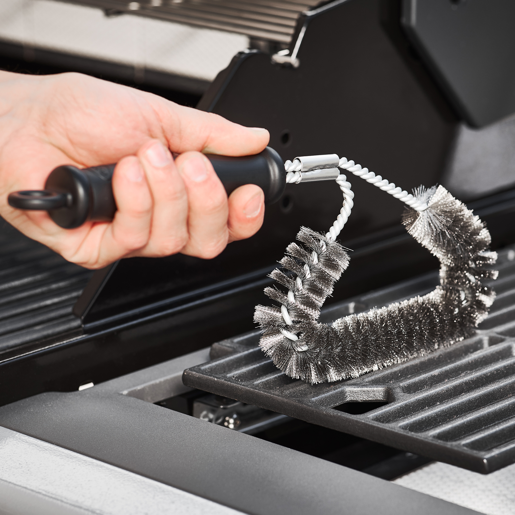 RÖSLE Winkel-Reinigungsbürste GapX Winkel-Reinigungsbürste GapX mit schwarzem Griff und Drahtborsten, zum Reinigen von Grillrosten.