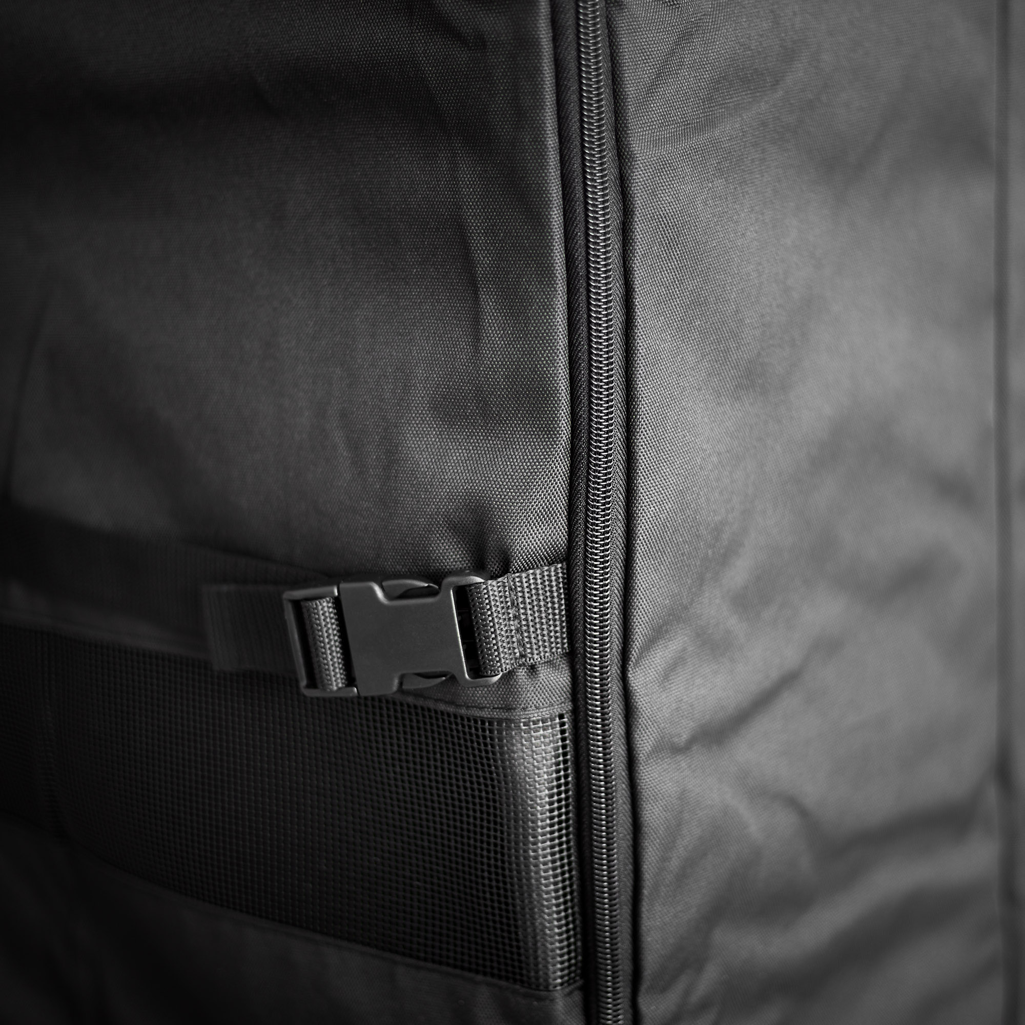 RÖSLE Abdeckhaube für Videro G2 Grill Schwarze Abdeckhaube für den Videro G2 Grill, mit Reißverschluss und Schnalle.