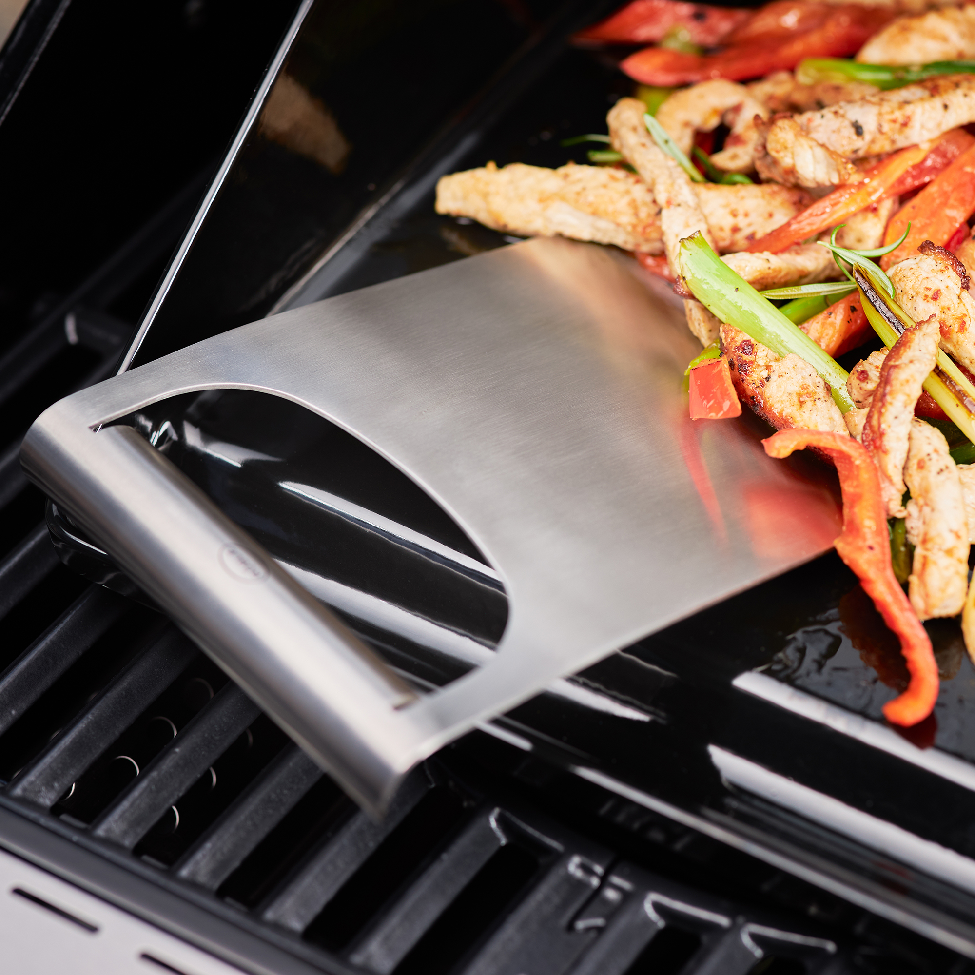 Plancha Allzweck-Spachtel aus Edelstahl, zum Wenden von Grillgut, mit breiter Klinge und ergonomischem Griff.
