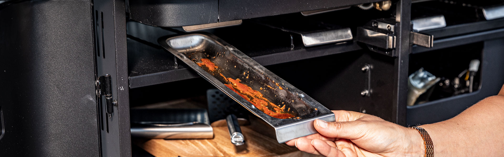 Category FAQ Removing the grease drip tray from the BLAZEFLAME grill