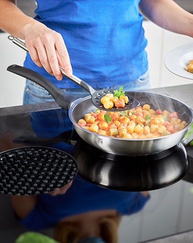 Gnocchi are prepared in the frying pan Basic Line