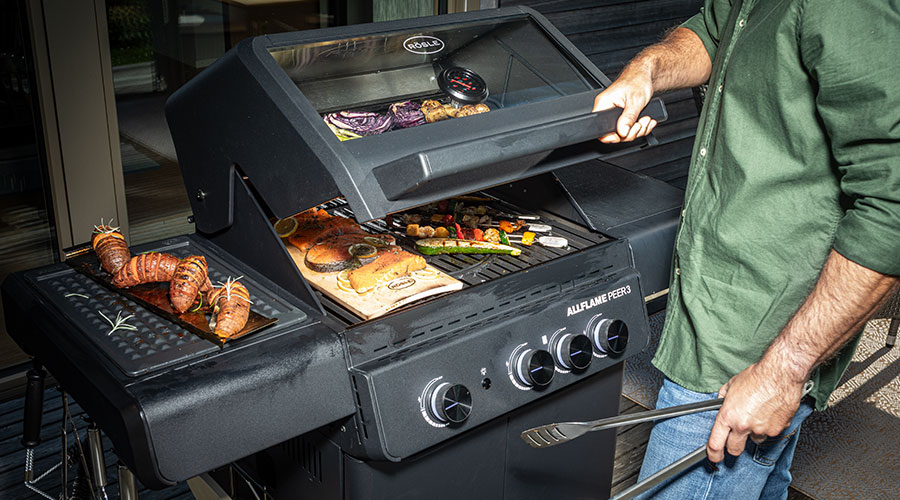 Allflame Peer 3 Mann grillt auf dem Allflame Peer 3