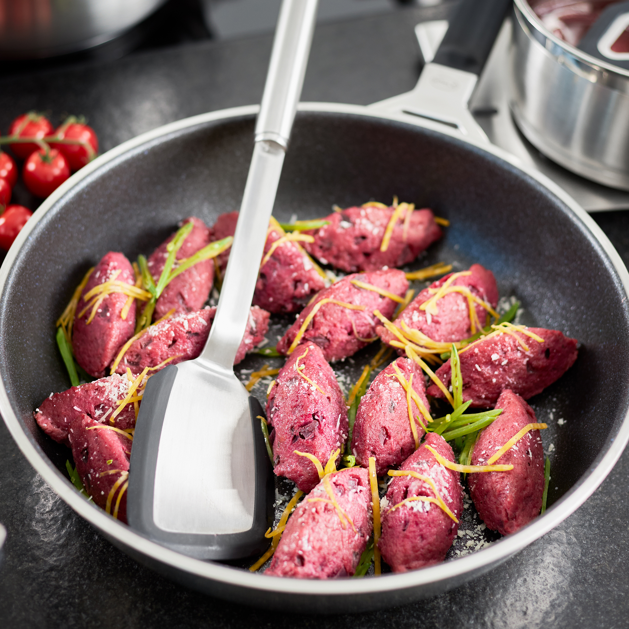 RÖSLE silicone spatula in action Round handle silicone spatula, used for turning purple-coloured food in a pan.