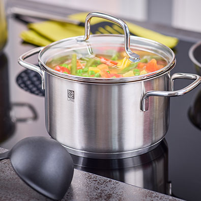 Vegetable soup in crock pot Basic Line