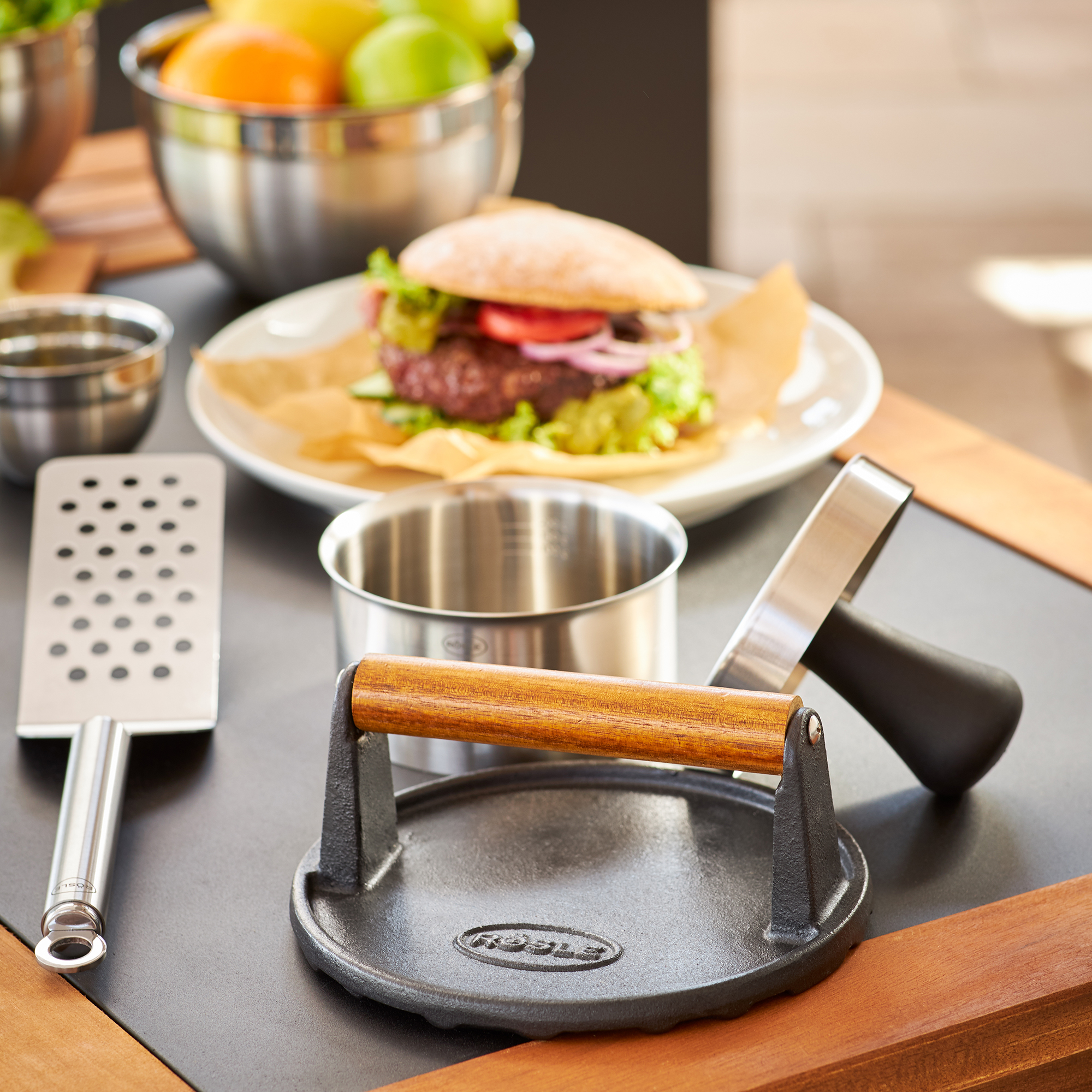RÖSLE BBQ Burger Set BBQ Burger Set, bestehend aus einem Burger-Presse, einem Formring und einem Wender, auf einem...