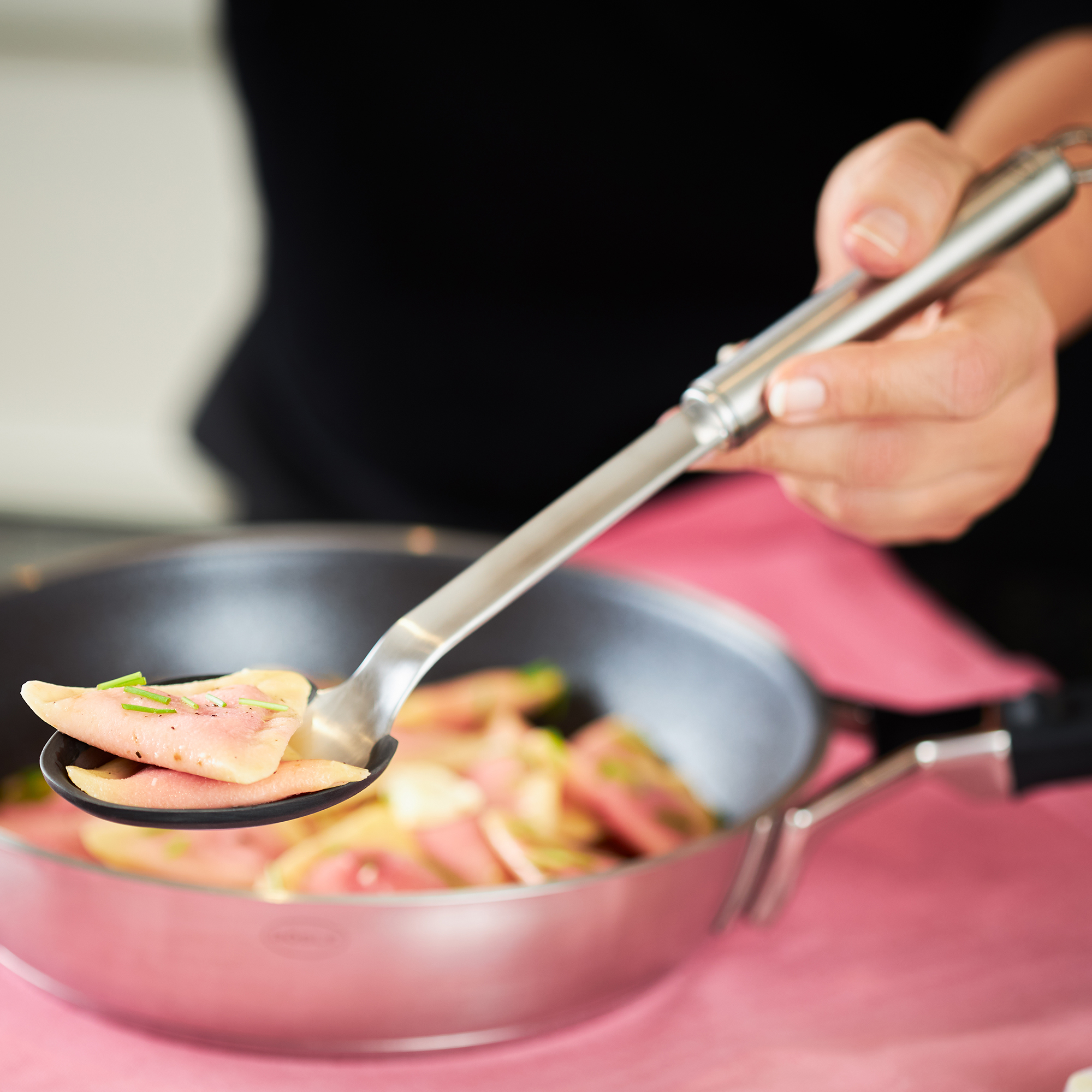RÖSLE silicone round handle pouring spoon Round-handled silicone pouring spoon, used to lift ravioli out of a pan.