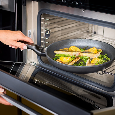 Cadini Bratpfanne 24 cm Cadini Bratpfanne 24 cm mit Fischfilet im Backofen