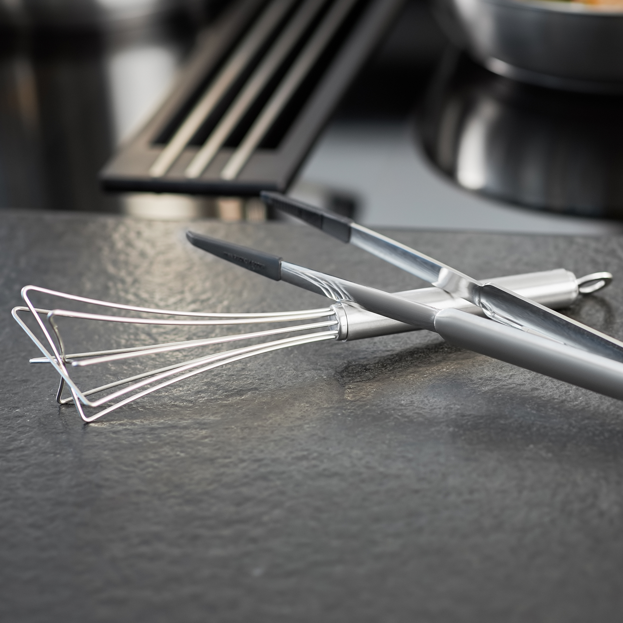 RÖSLE Gourmetbesen aus Edelstahl Gourmetbesen, 27 cm, aus Edelstahl mit Silikonbeschichtung, zum Rühren und Schlagen.