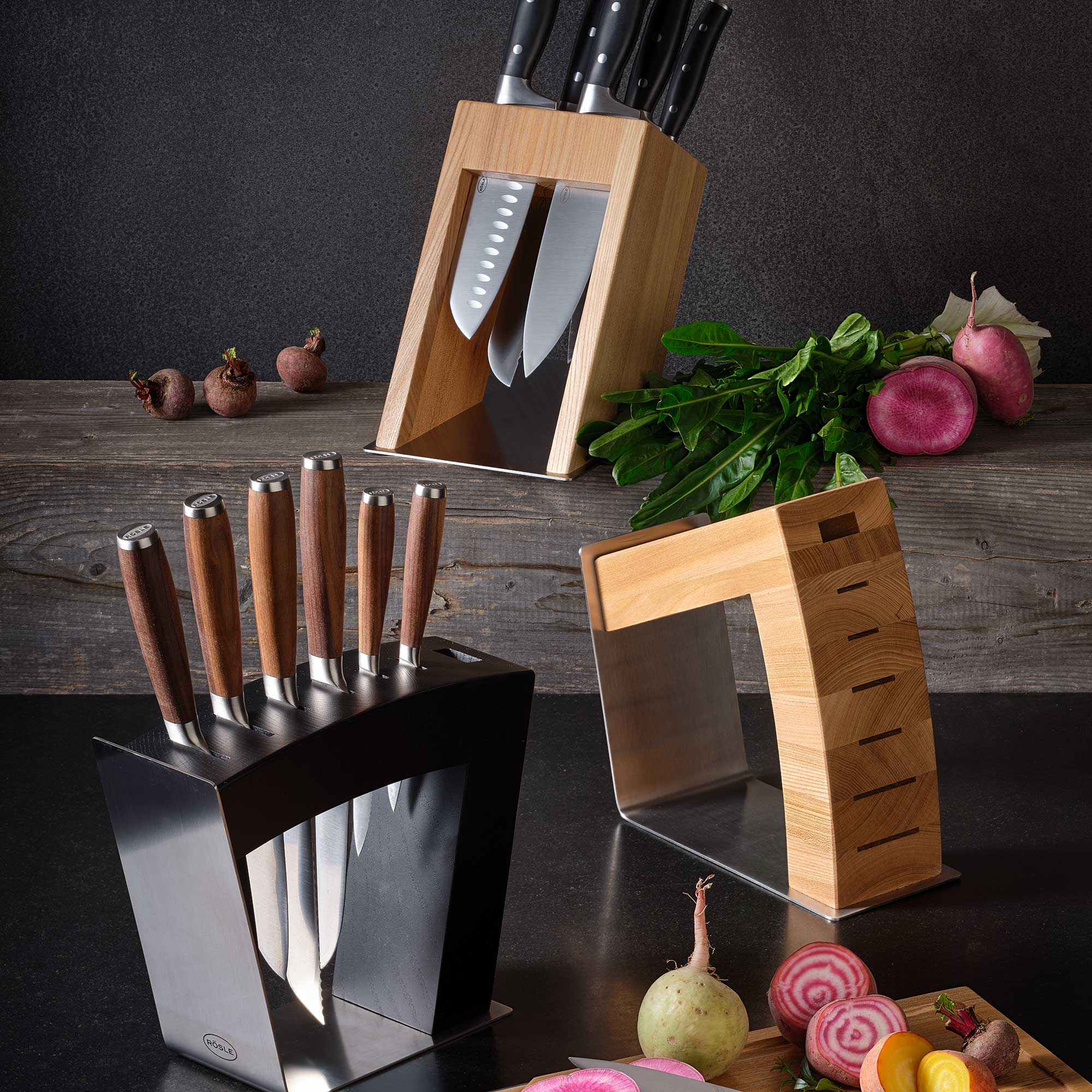 RÖSLE Messerblöcke in Schwarz und Holz Messerblock MoveX in Schwarz und ein weiterer Messerblock aus Holz, beide mit verschiedenen...