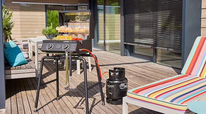 Gasgrill G2-P PRO Gasgrill E2-P PRO auf dem passenden Unteregestell.