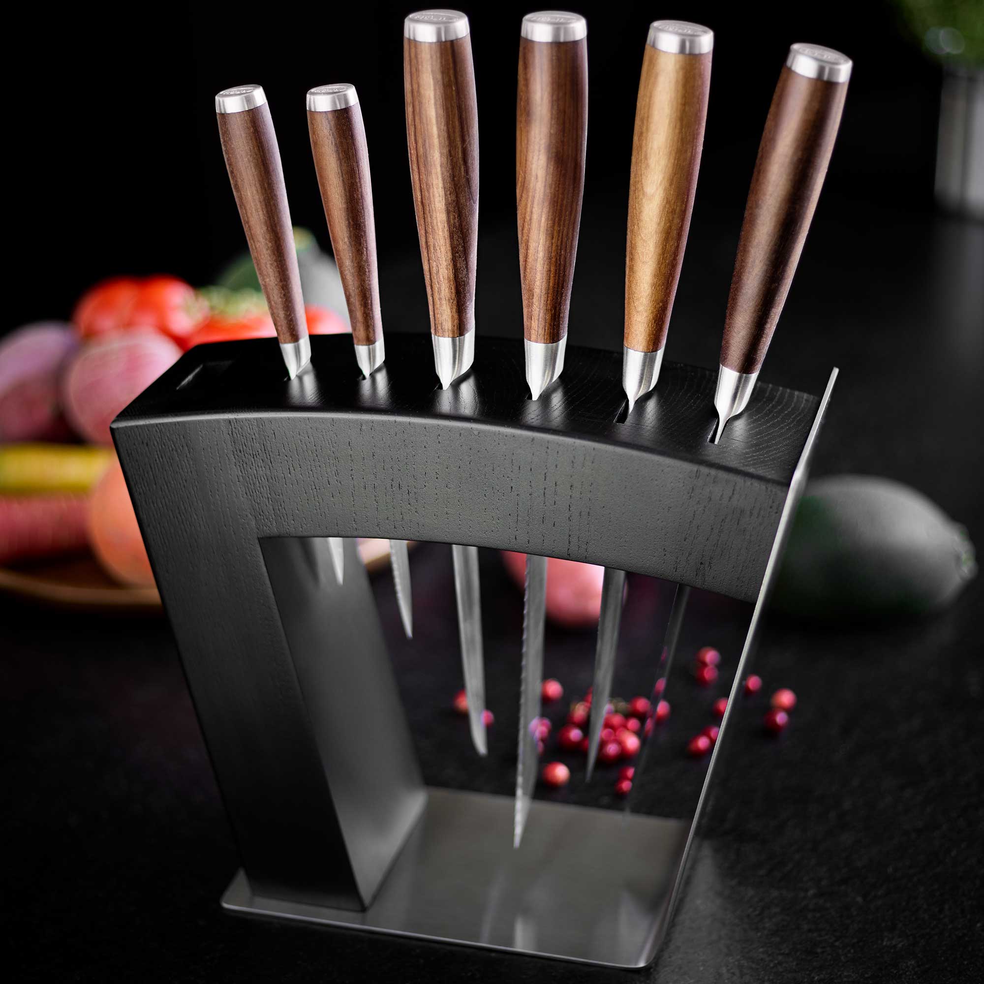 Messerblock MoveX von RÖSLE Messerblock MoveX in Schwarz, unbestückt, mit Holzgriffen und sechs Klingen.