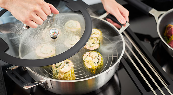 Aroma Dampfgarer Silence Pro Gedämpfte Wirsing-Lachs-Rollen im Aroma Dampfgarer