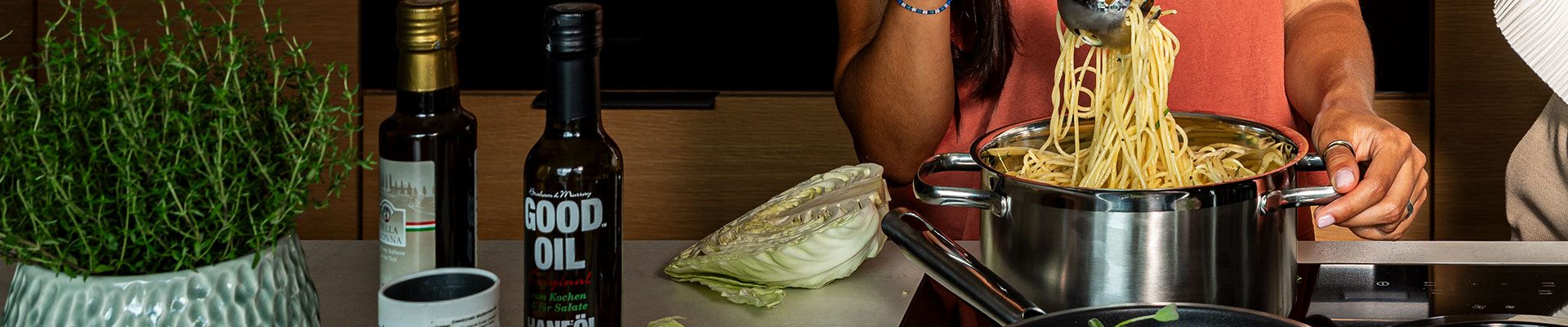 Töpfe Pureelements Gekochte Spaghetti im Topf der Serie Pureelements