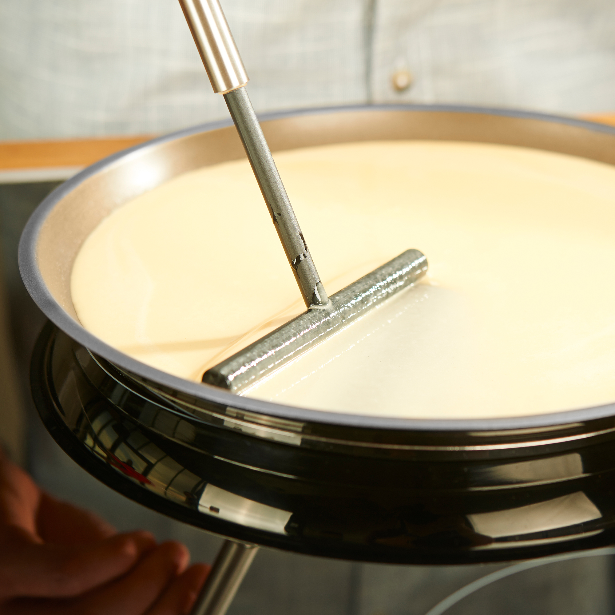 RÖSLE silicone crepe spreader Crepes spreader made of silicone, round, for spreading the batter on a crepes pan.