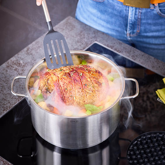 Braten mit Schmorgemüse Braten mit Schmorgemüse in dem Basic Line Kochtopf 24 cm