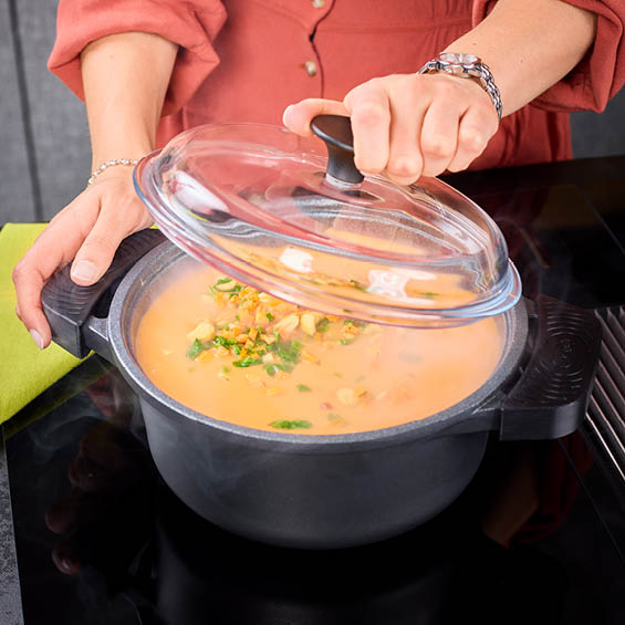 Süßkartoffel-Kürbissuppe Süßkartoffel-Kürbissuppe in dem Cadini Kochtopf 20 cm