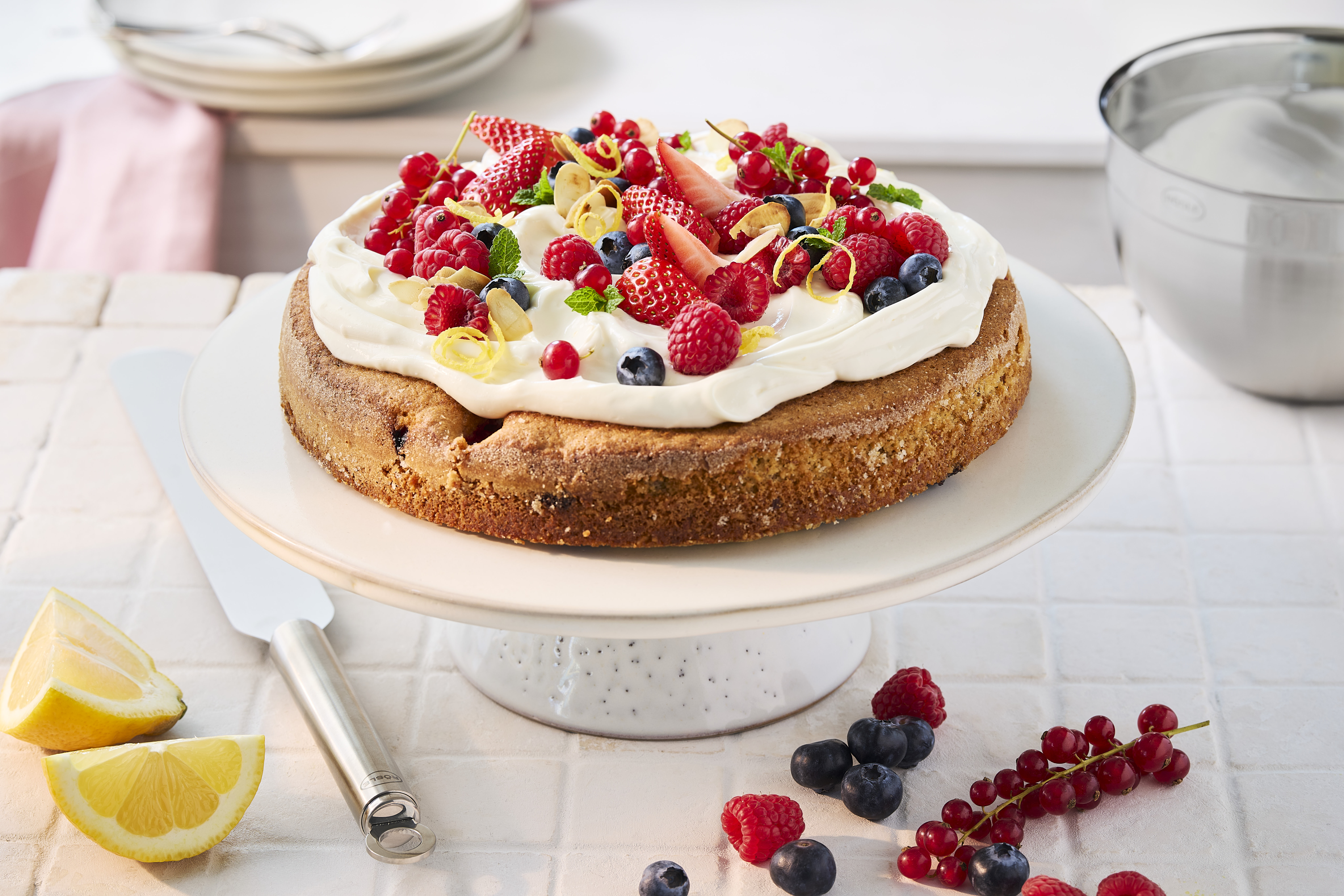 Saftiger Beeren-Mandelkuchen mit Zitronen-Ricotta-Topping listing.imageAltPrefix