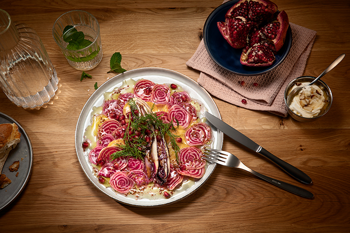 Ringelbete-Carpaccio mit gebratenem Trevisano und Granatapfel listing.imageAltPrefix