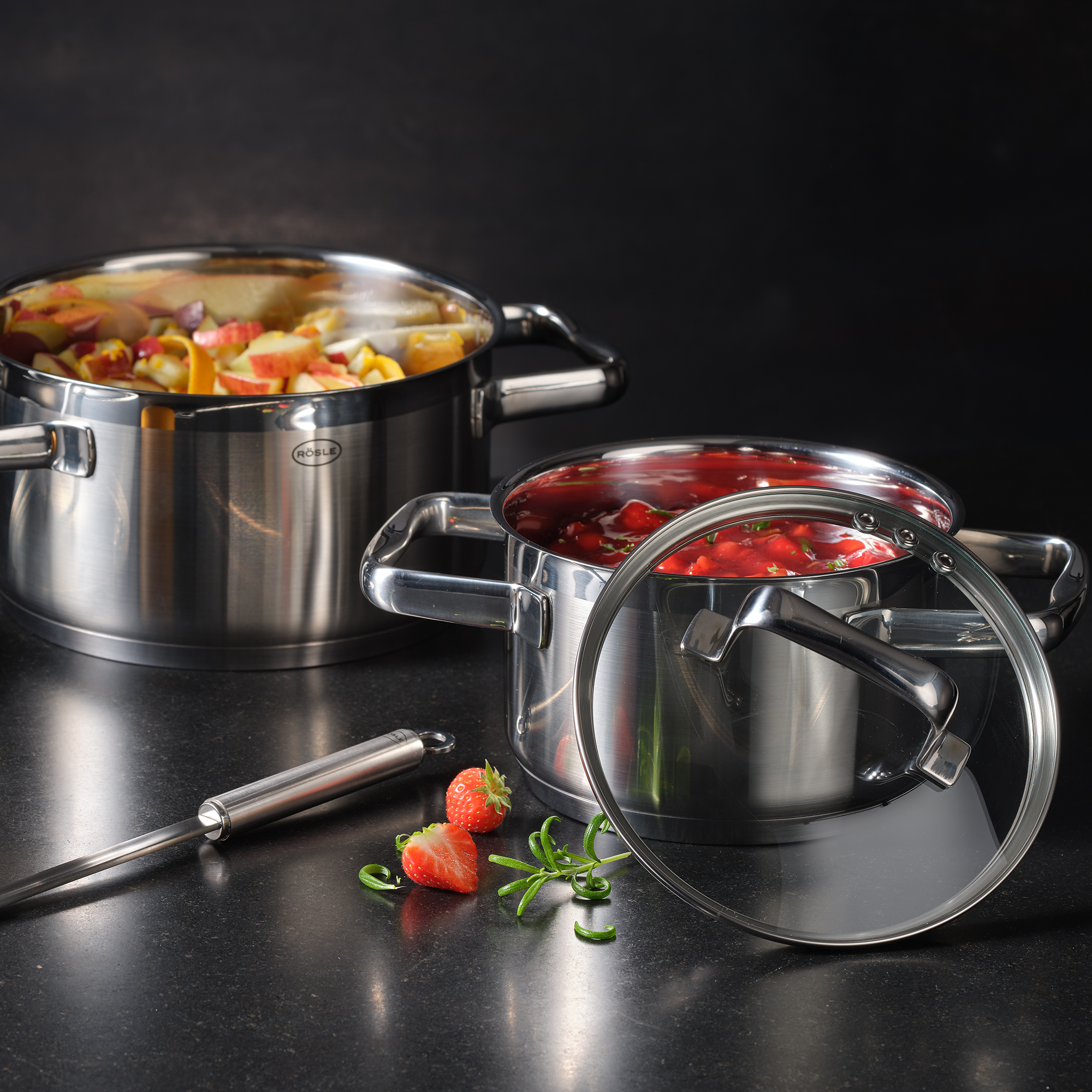 RÖSLE Charm saucepan 16 cm Charm saucepan, 16 cm, made of stainless steel with glass lid, filled with fruit and vegetables,...