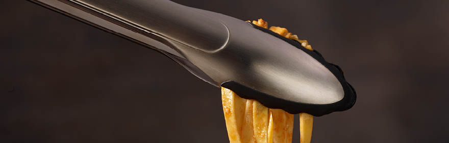 RÖSLE keukentang voor spaghetti Roestvrijstalen keukentang met siliconen coating, voor het vastpakken van spaghetti.