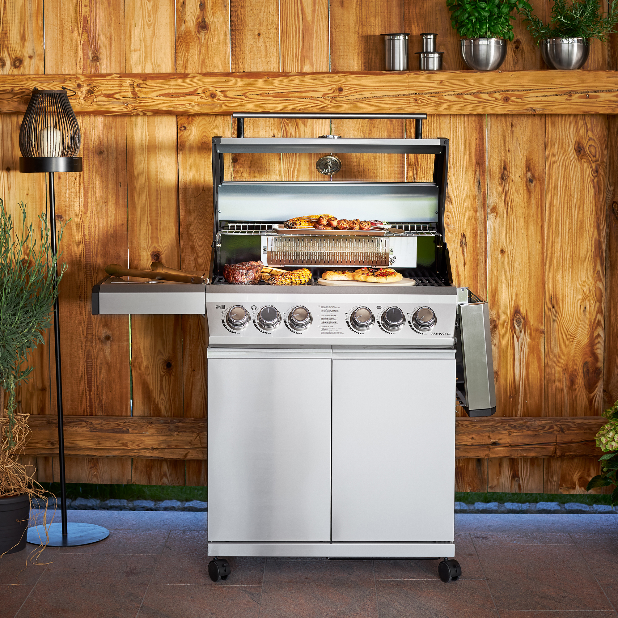 RÖSLE Gasgrill Artiso G4-SB Gasgrill BBQ Station Artiso G4-SB aus Edelstahl mit geöffnetem Deckel, Grillfläche und seitlichem...