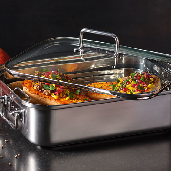 Gefüllter Kürbis Gefüllter Kürbis in dem Bräter Rechteckig Expertiso