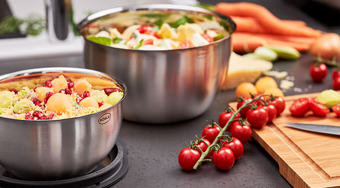 Basic Line Schüsseln mit Salat der Serie Basic Line