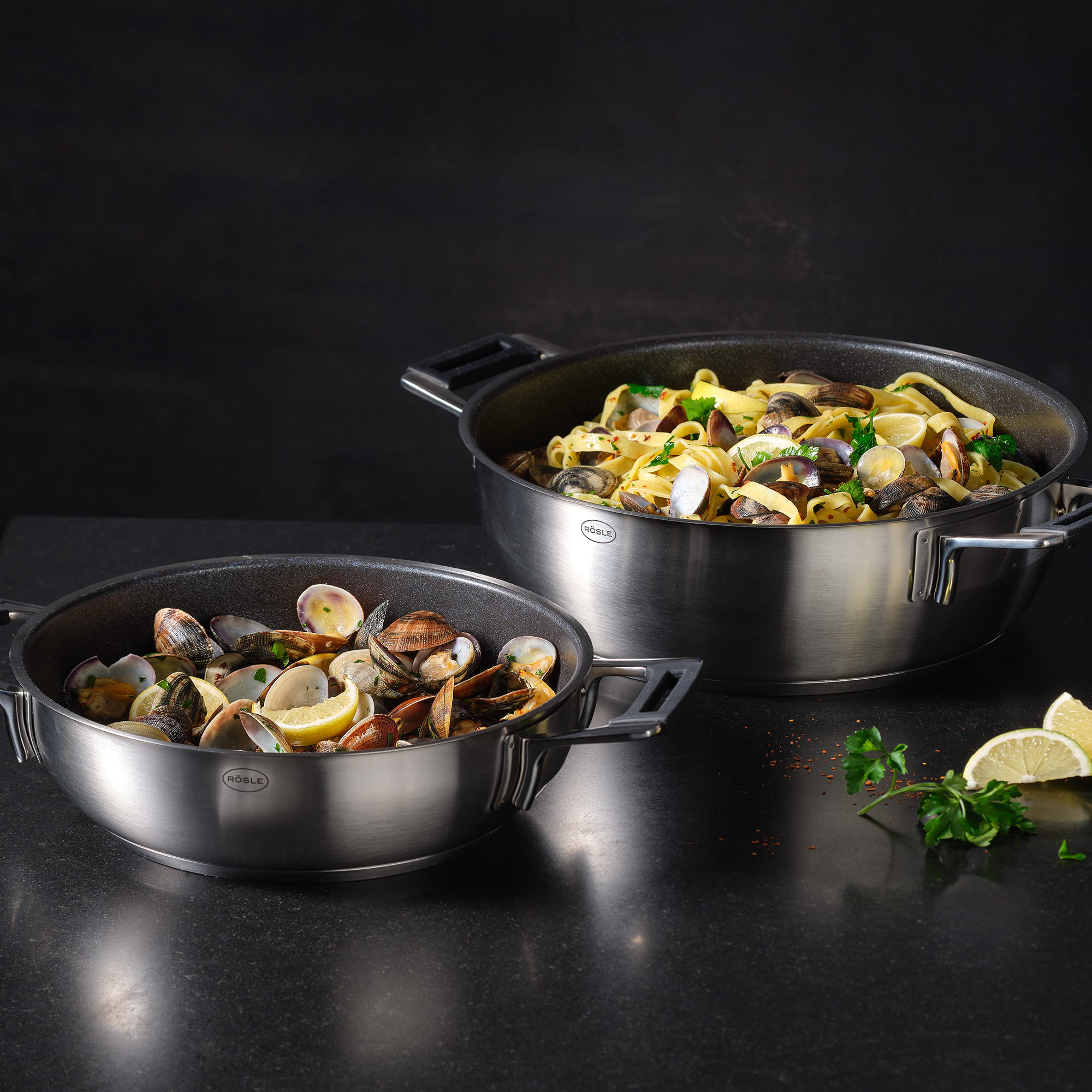 RÖSLE ProResist serving pan ProResist serving pan in silver with shells and lemon slices, two sizes side by side.