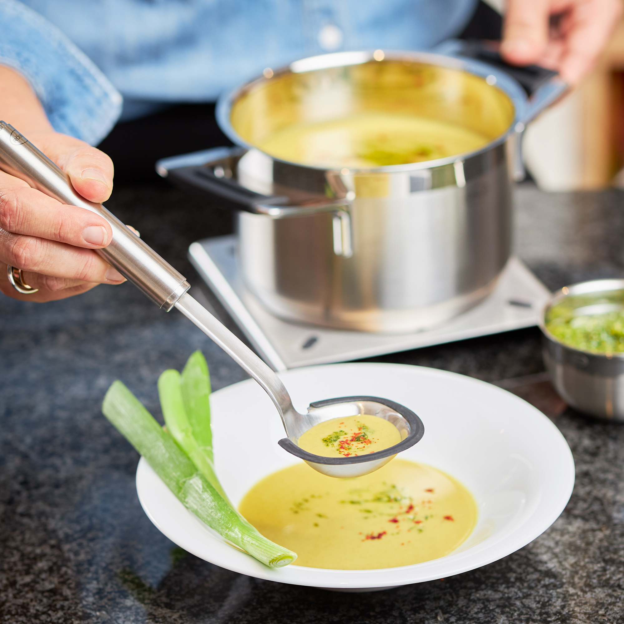 RÖSLE silicone sauce spoon Sauce spoon made of silicone, round, for serving soup from a pot into a bowl.