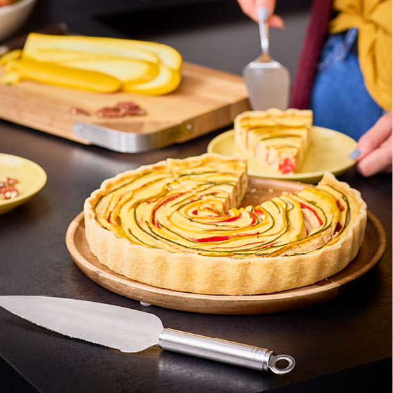 Zucchini-Tomaten-Tarte Zucchini-Tomaten-Tarte mit Tortenschaufel