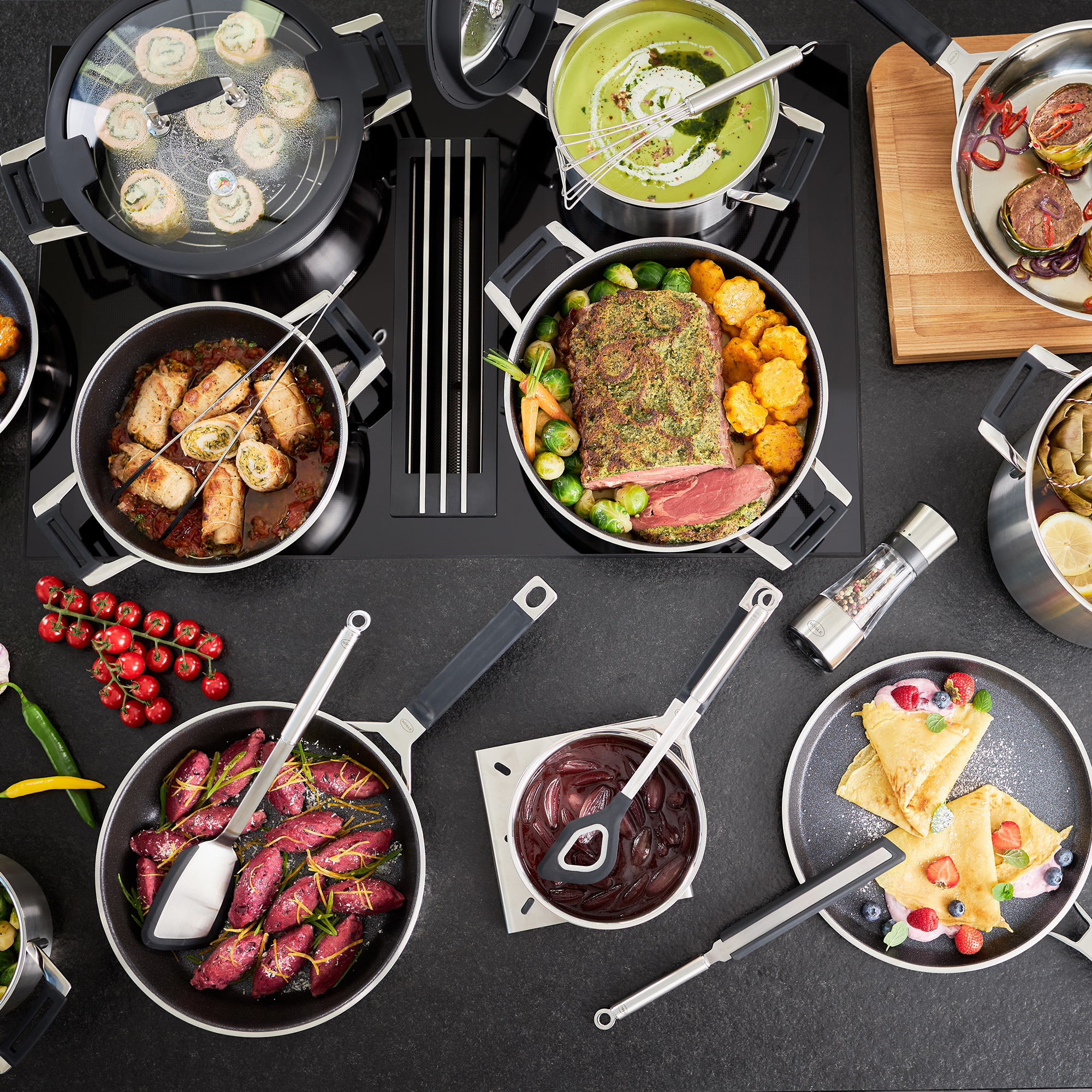 RÖSLE serving pan 28 cm ProResist with food Serving pan 28 cm from the ProResist series with various dishes such as vegetables, meat and...