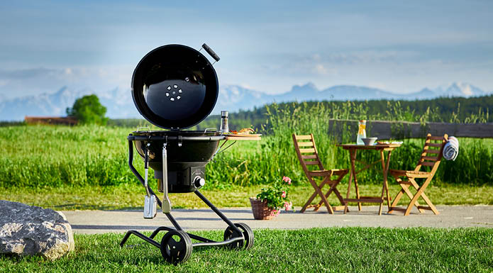 Charcoal Ball Grill No.1 F60 AIR NERO in front of a mountain backdrop