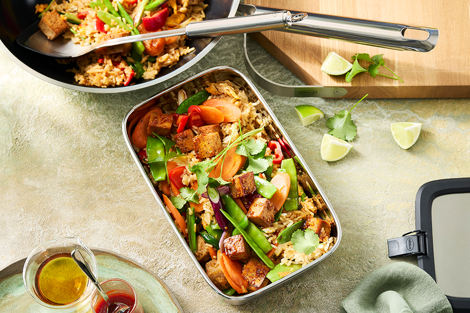 Gebratener Eierreis mit Wokgemüse und Sticky-Tofu listing.imageAltPrefix